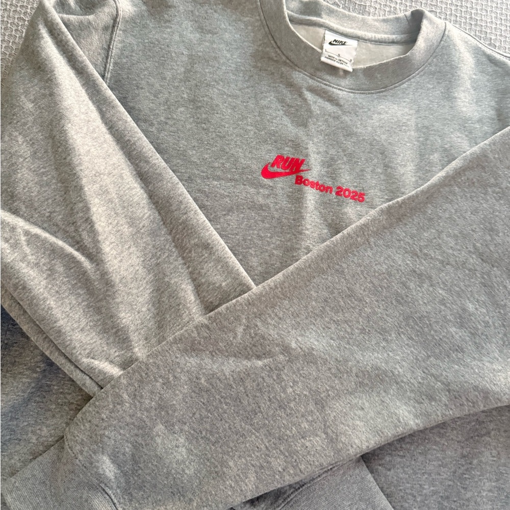 Nike Boston ‘25 Sweatshirt (Boston Marathon limited edition release) - Unisex - Picture 2 of 7